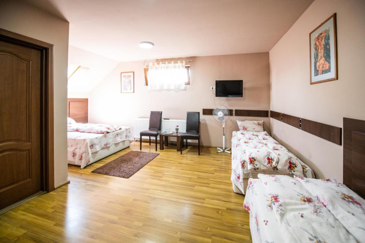 Pensiunea Cupidon Tîrgu Secuiesc Exterior foto